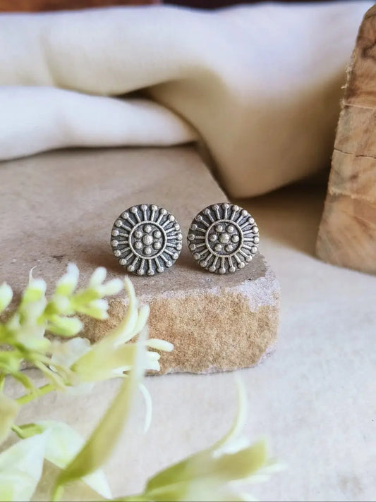 Pintosa Oxidized Stud