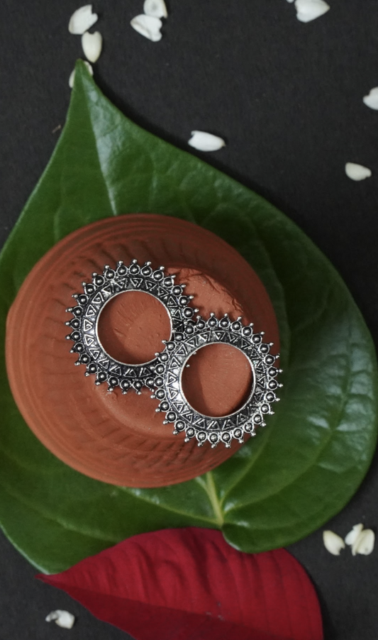 Round oxidised big office studs